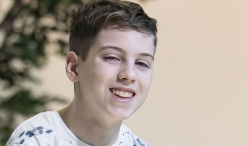 15岁男孩患可无进展生存性脑瘤，质子治疗后长期生存质量有保证